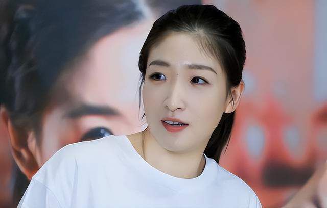 男女扒开双腿猛进入